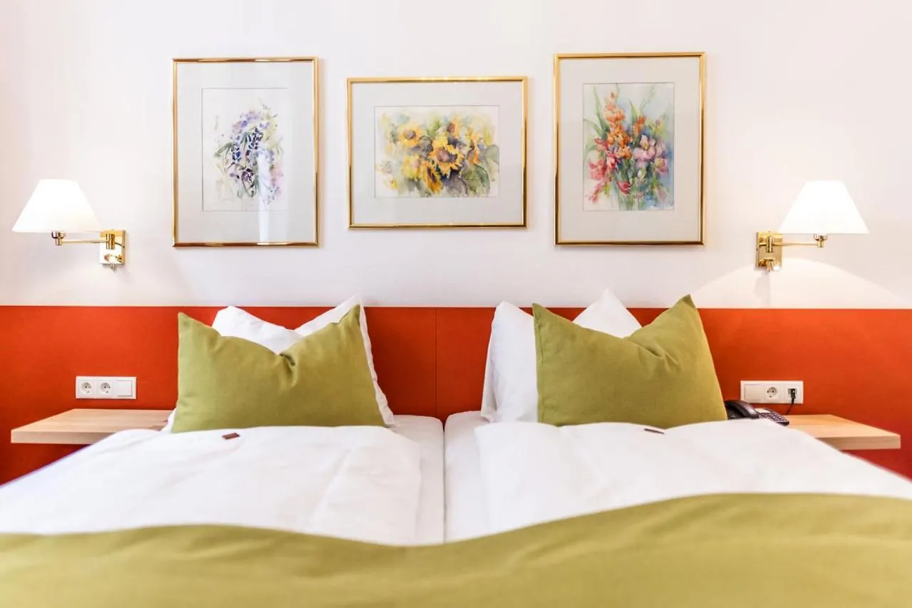 Hotel Wolf Salzburg 4*,